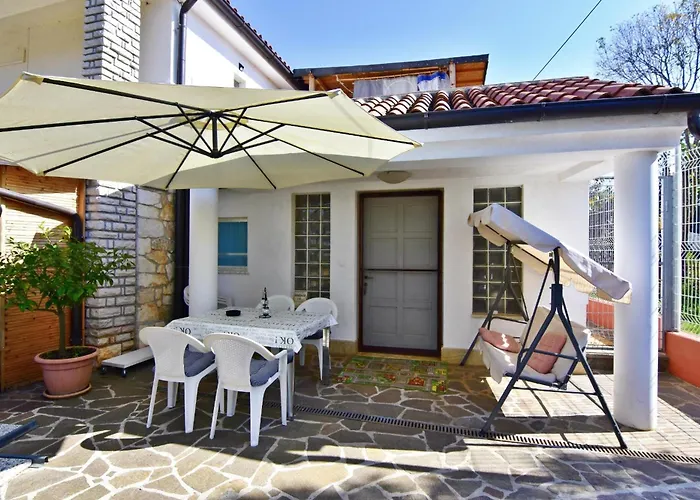 With A Parking Space - 22540