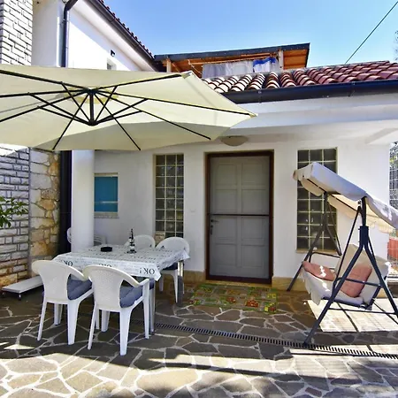 With A Parking Space - 22540